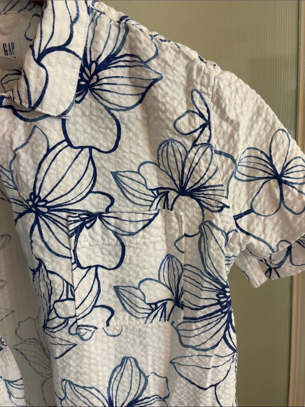 GAP White Short-Sleeve Button-Up Shirt with Blue Floral Print